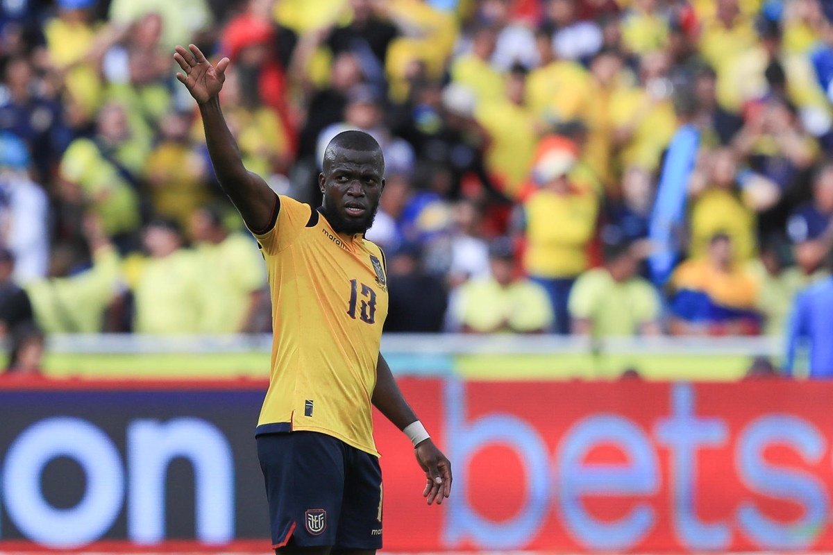 A seleção do Equador comemorou nesta terça-feira, após empatar por 0 a 0 com o Peru, em Lima, a classificação para a Copa do Mundo de 2026, que será sua quinta participação após as edições de Coreia do Sul e Japão 2002, Alemanha 2006, Brasil 2014 e Catar 2022.