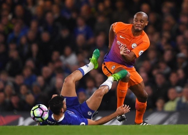 Kompany été victime d’un mauvais coup de pied de la part de Diego Costa. Twitter