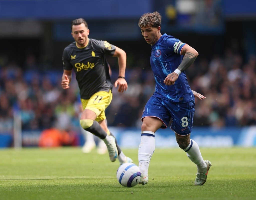 Enzo Fernandez has become a pivotal figure in the squad. EFE