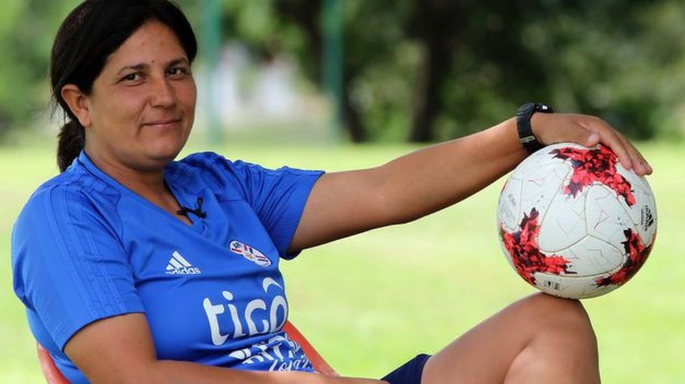 Epifania entrena a la Selección Paraguaya de fútbol femenino Sub 20. EFE