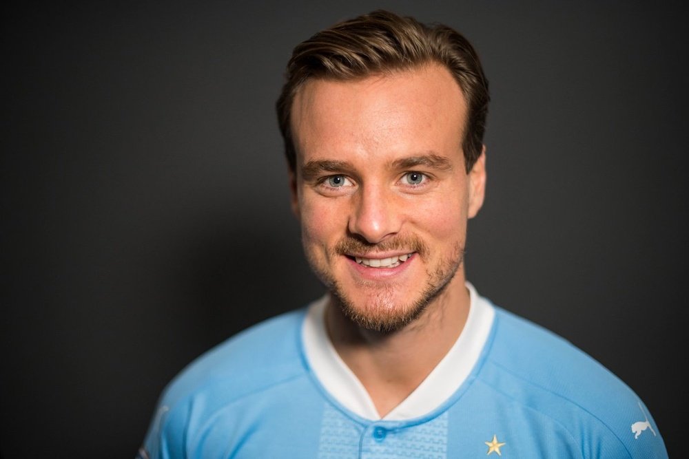 Eric Larsson se incorpora a las filas del Malmö. Twitter/MalmöFF