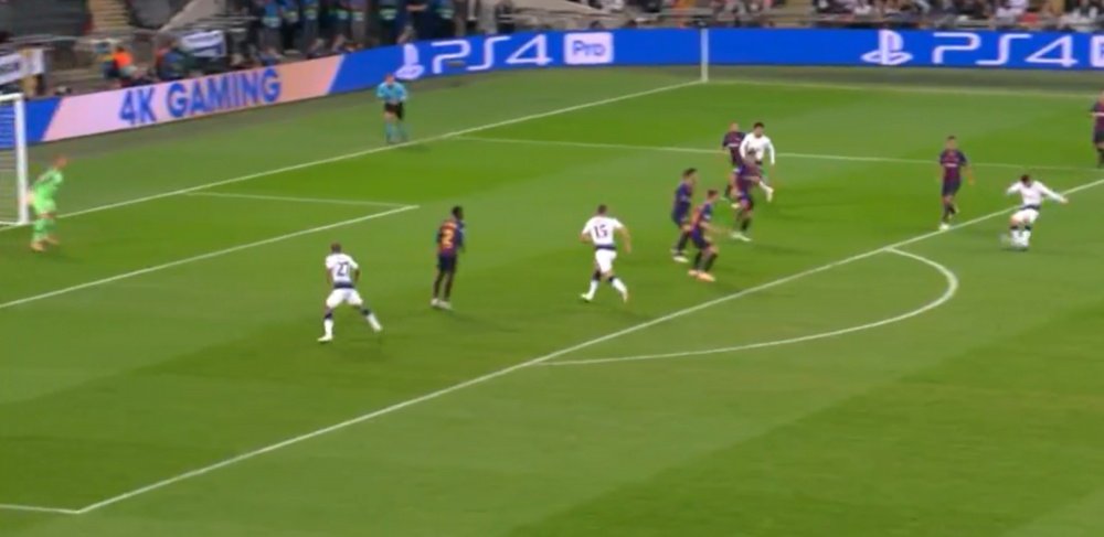 Erik Lamela got a goal back for Tottenham against Barcelona. Captura