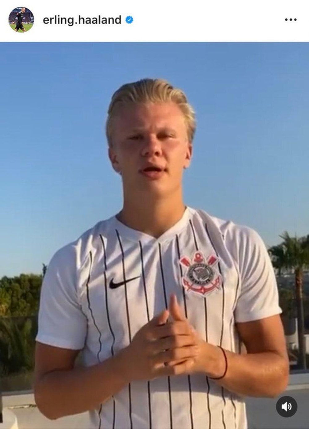 Haalando posa com camisa do Corinthians e agita a torcida. Instagram erling.haaland