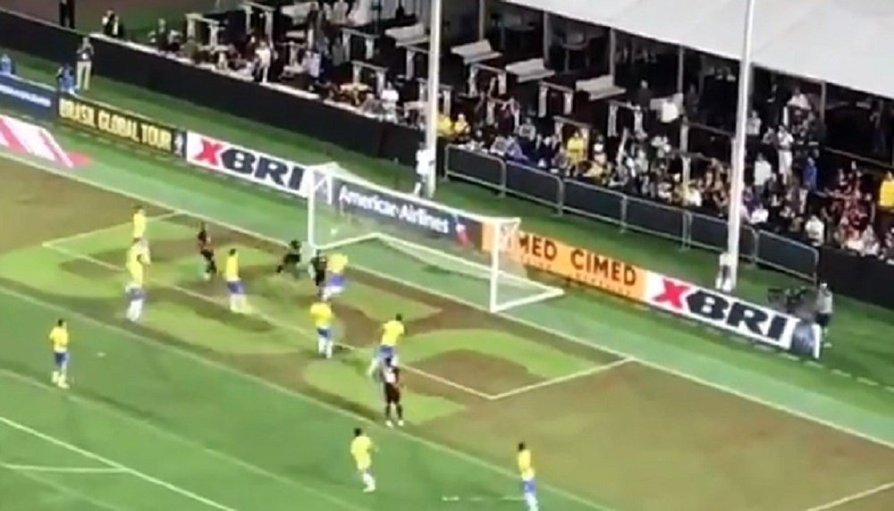 Militao midió mal en el gol de Perú. Captura/Twitter/Goleada_info