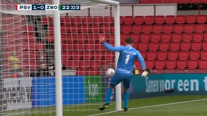 Mous y el fallo del año en la Eredivisie: autogol de control