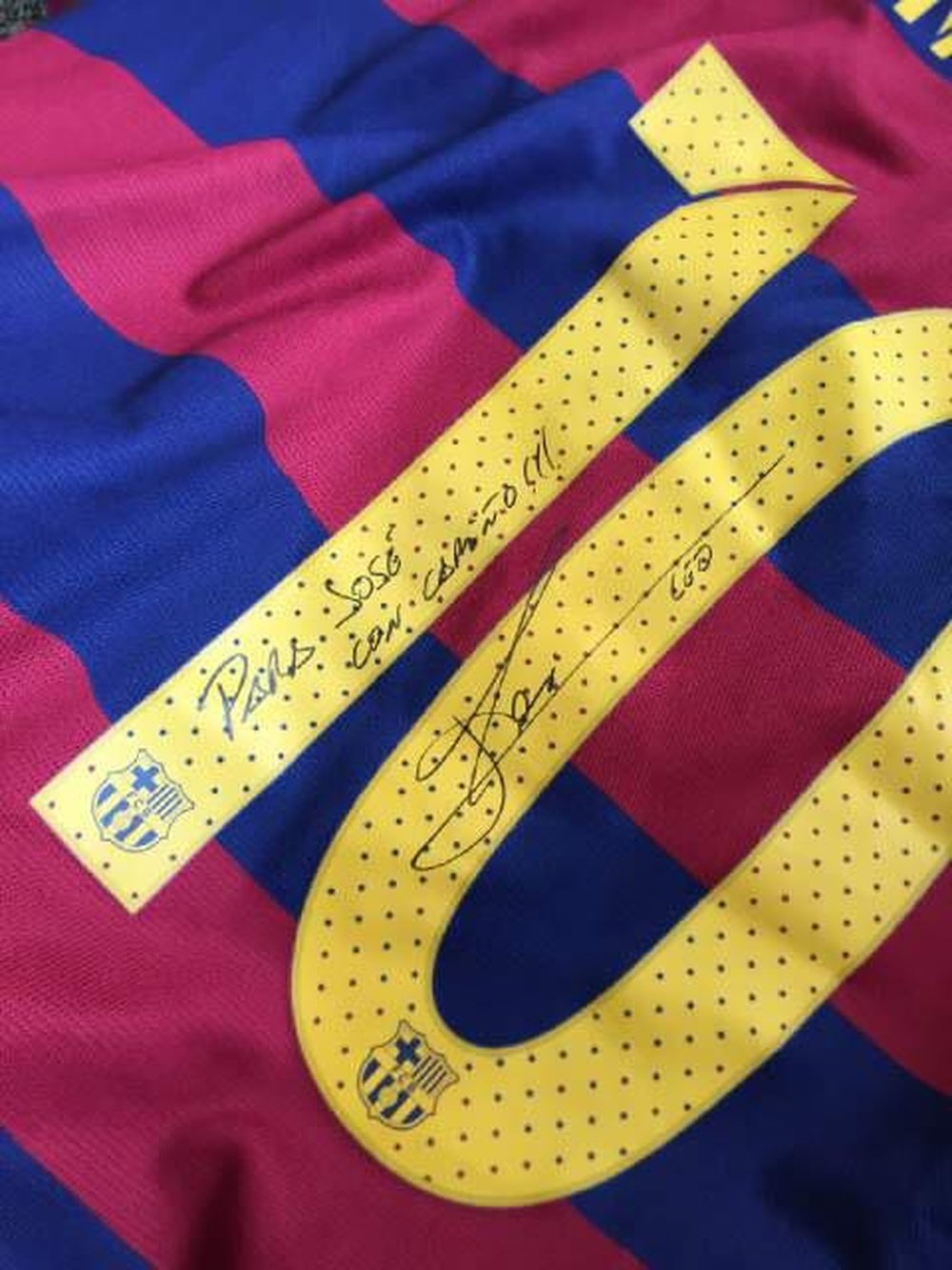 Esta es la camiseta que Messi le ha regalado a José Mourinho Jr. Twitter.