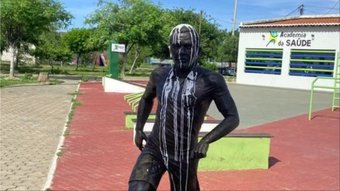 Estátua de Daniel Alves é vandalizada em Juazeiro-BA. Ronaldo Silva/TV São Francisco