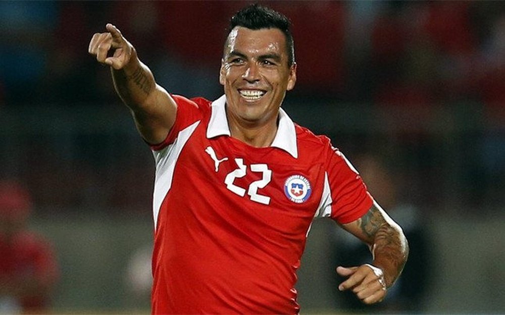 Esteban Paredes, en un partido con la selección nacional de Chile. Twitter