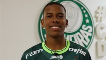 O Palmeiras terá uma novidade no banco de reservas para a partida contra o América-MG. Estêvão, do time Sub-17, foi relacionado por Abel Ferreira.