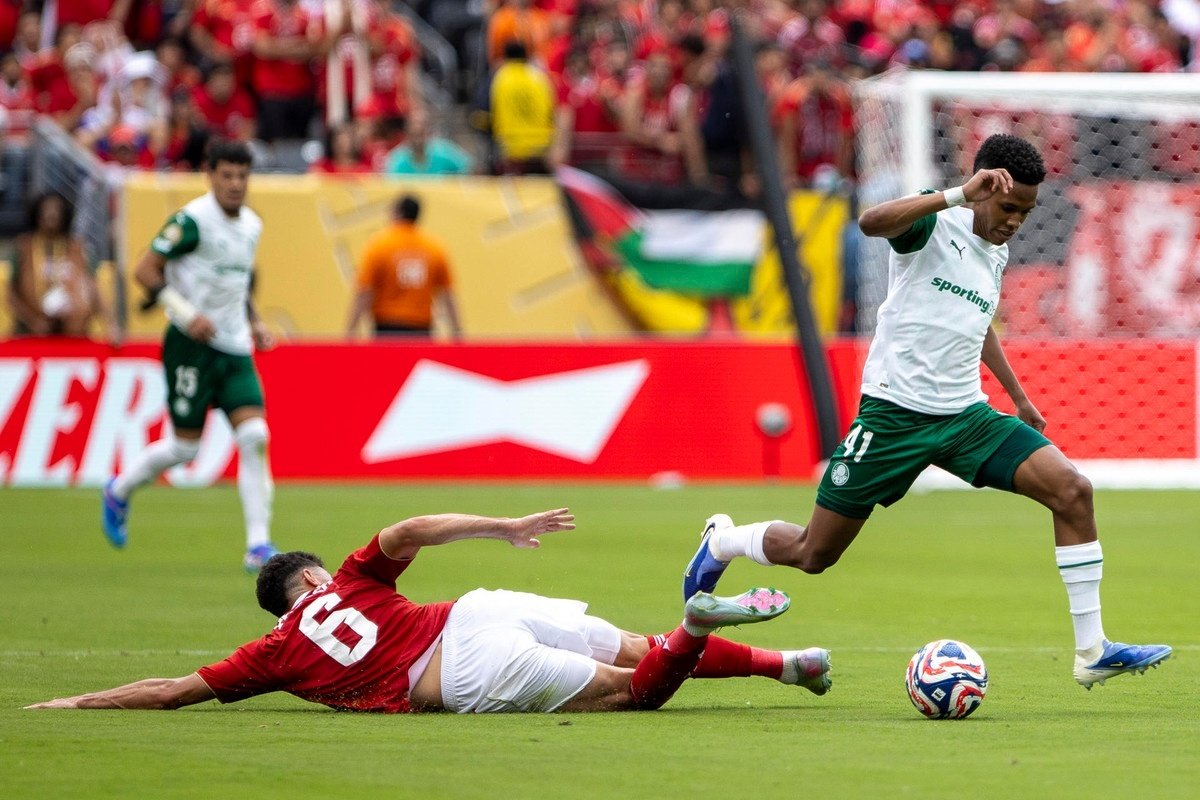 Abel Ferreira defiende a Estevao de la prensa: 