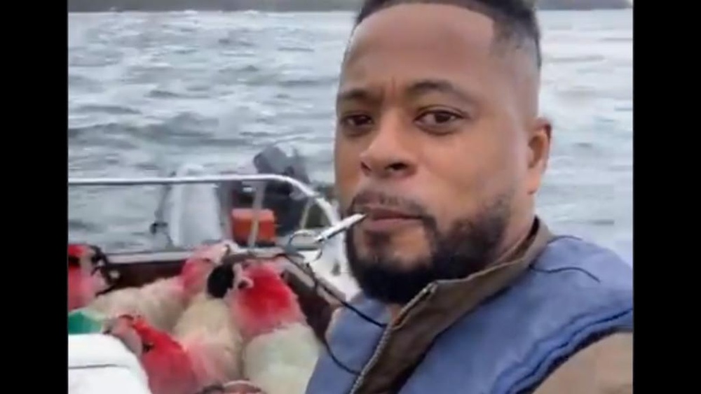 Evra se rio de Cristiano y su problema con unas ovejas. Captura/Evra