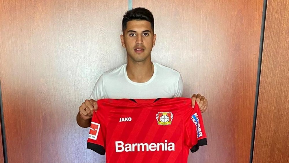 Exequiel Palacios assina contrato até 2025 com o Bayer Leverkusen. Twitter/bayer04fussball