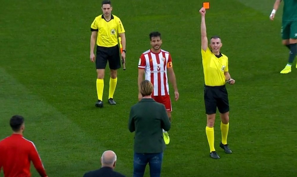 L'arbitre expulse Guti... après la coup de sifflet final. Capture/Movistar