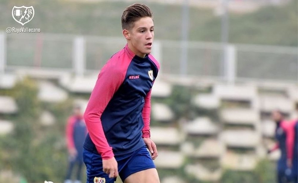 Jémez premió a Luzzi por su papel con la Selección Española Sub 16. RayoVallecano