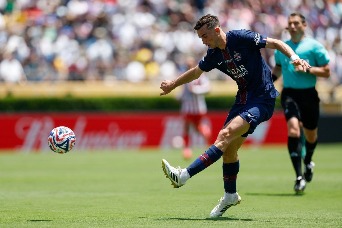 Los jugadores del PSG, conscientes de que tienen que jugar como siempre. EFE