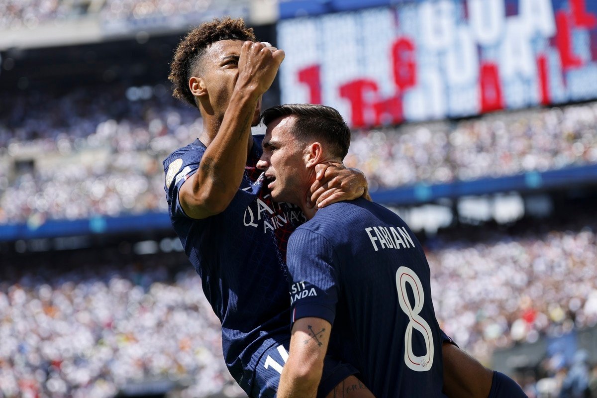 PSG atropela o Real Madrid e voa para a final do Mundial
