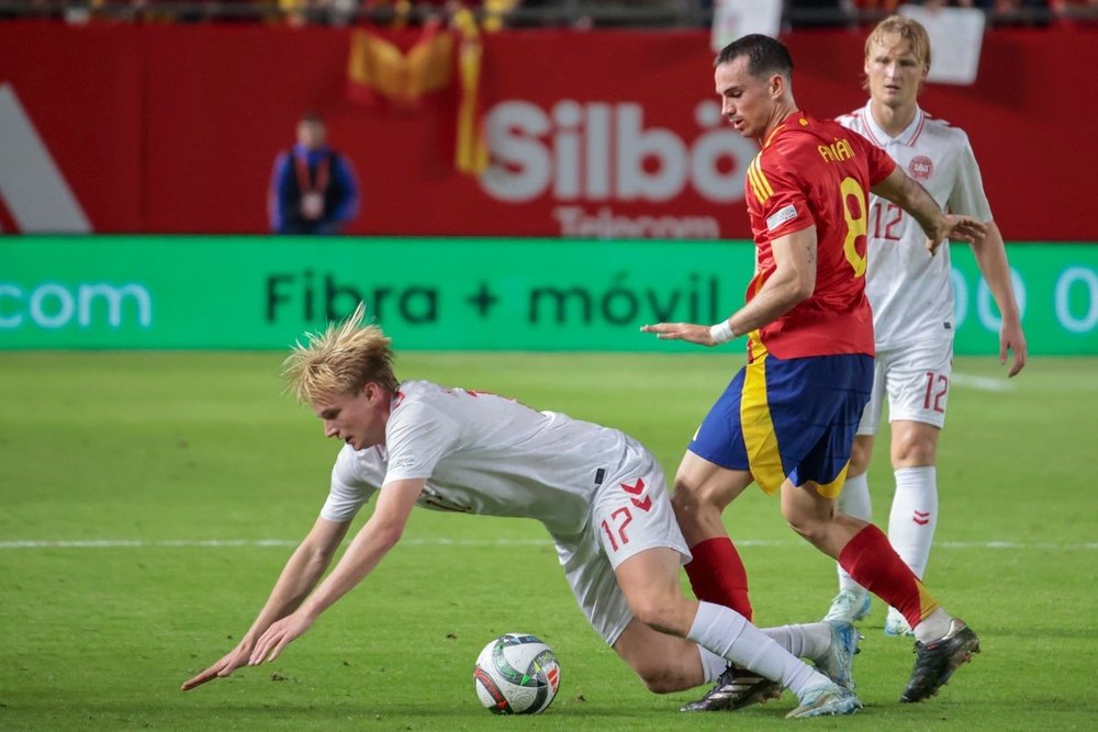 Fabian ended the match against Denmark with a knock. EFE