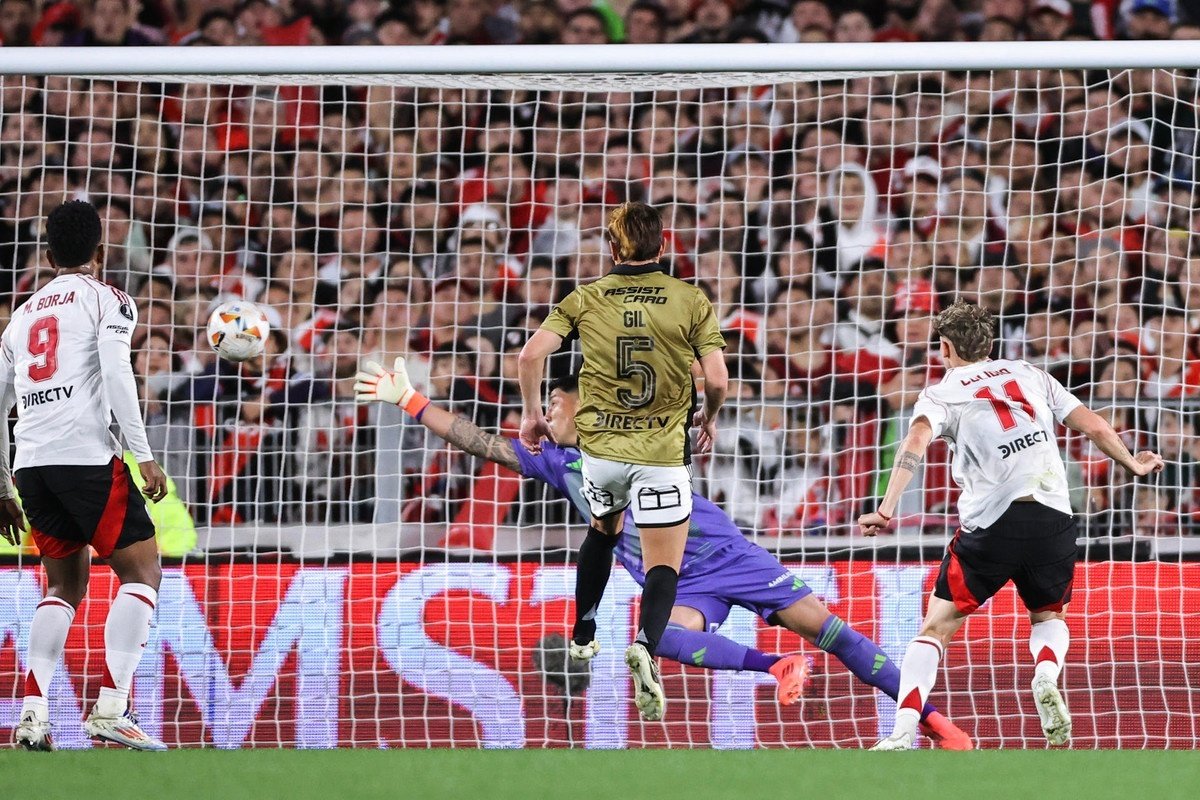 Colidio lleva a River a las semifinales