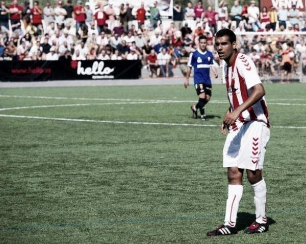 Fali, disputando un partido con el Huracán Valencia. Twitter.