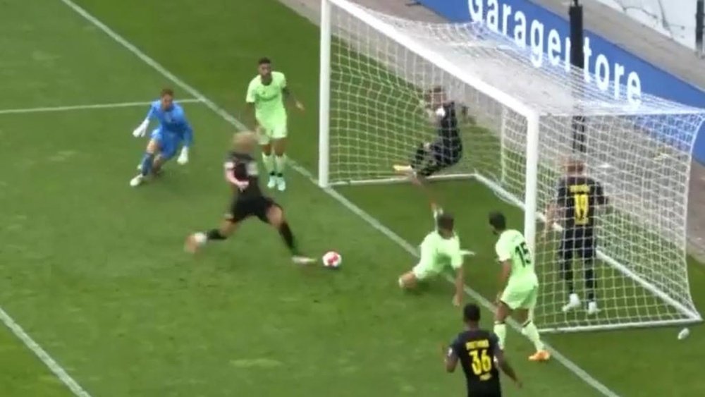 Haaland y uno de los grandes fallos de su carrera... ¡en el área pequeña! Captura/SportTV3