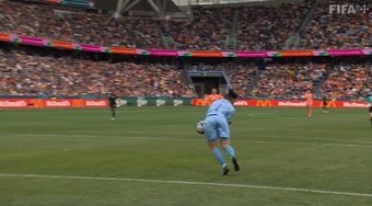 Kaylin Swart, portera de Sudáfrica que había tenido un papel destacado hasta ahora, cometió un garrafal error en el 2º gol de Países Bajos en el cruce de octavos de final del Mundial femenino.