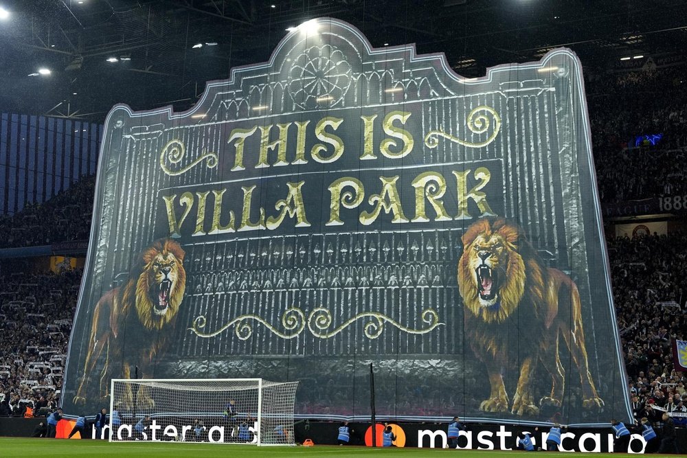 L'incredibile coreografia del Villa Park per spaventare il PSG. EFE