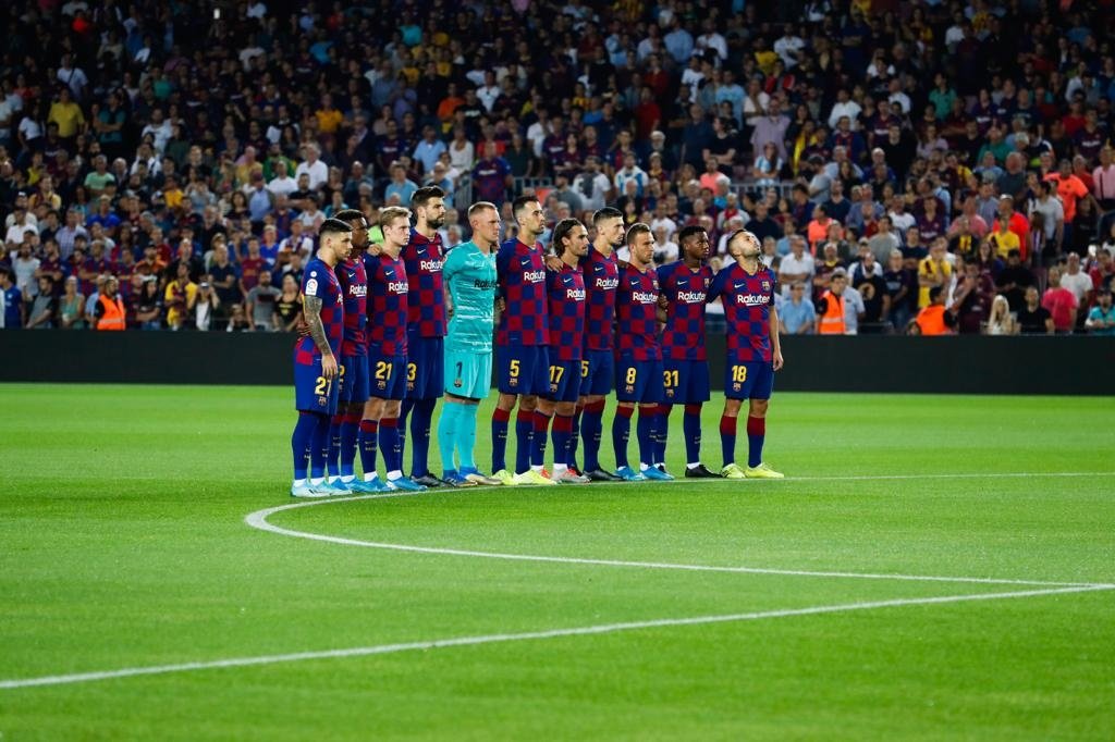 LaLiga denunció cánticos ofensivos en los campos de Barcelona, Betis y Alavés