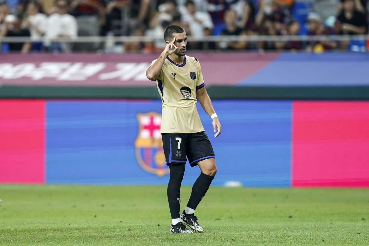 On Saturday, Ferran Torres trained separately due to a muscle strain. EFE