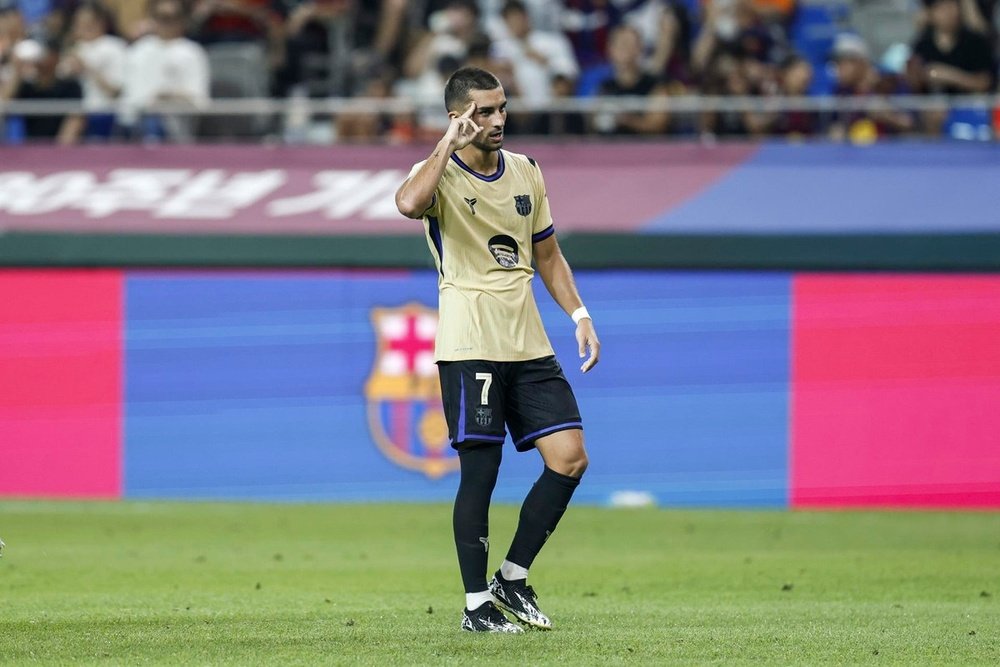 On Saturday, Ferran Torres trained separately due to a muscle strain. EFE