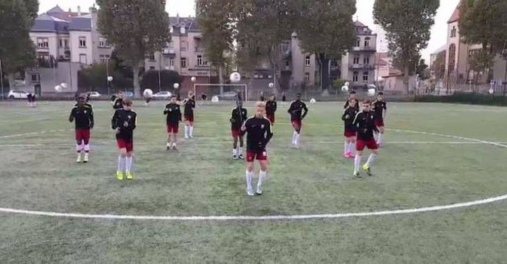FC Metz Under 15s training at full speed. Twitter