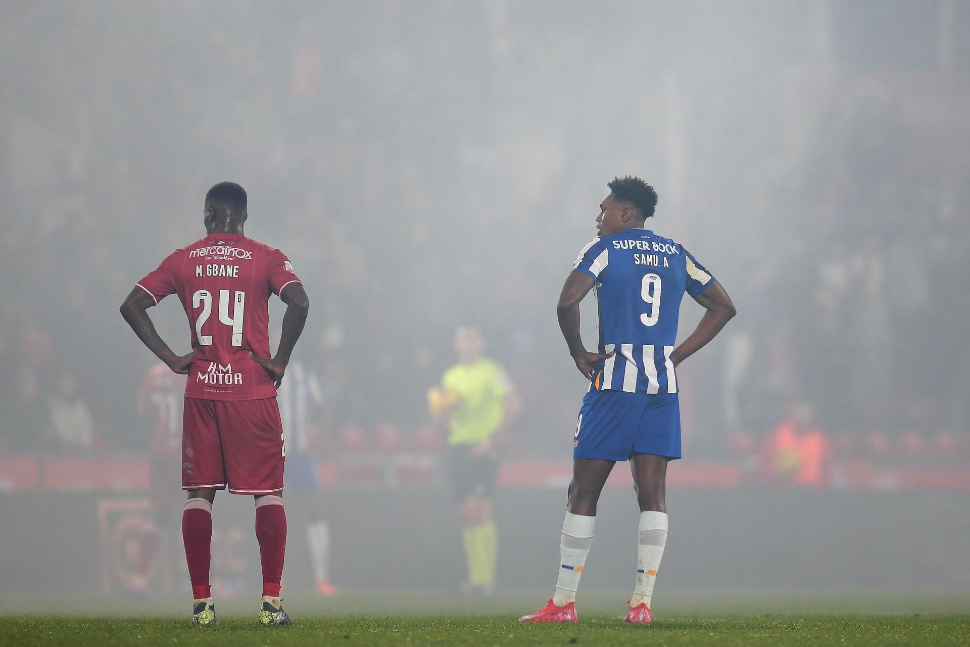 El Oporto firmó su segunda derrota consecutiva en liga tras caer a domicilio ante el Gil Vicente (3-1). Para colmo de males, los dragones', en 3ª posición del campeonato, sufrieron las expulsiones de Nico González y Samu Aghehowa.