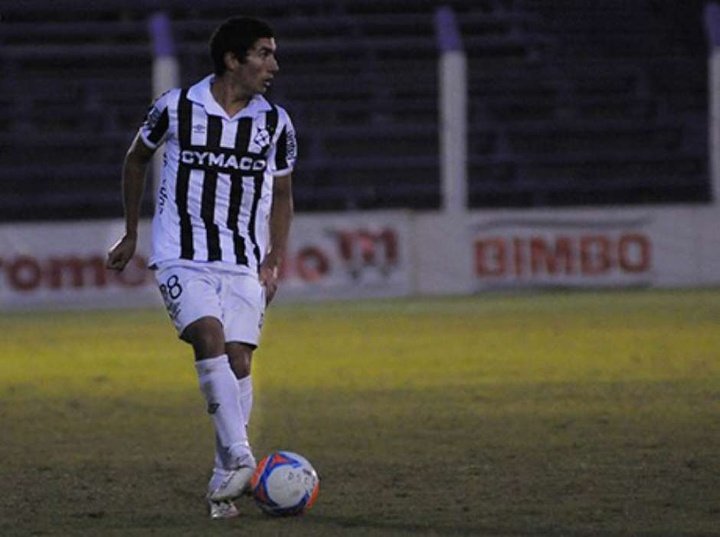 Botafogo acerta com o lateral uruguaio Federico Barrandeguy