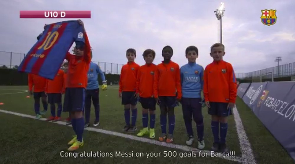 Felicitación de La Masia a Messi por sus 500 goles con el Barcelona. FCBMasia