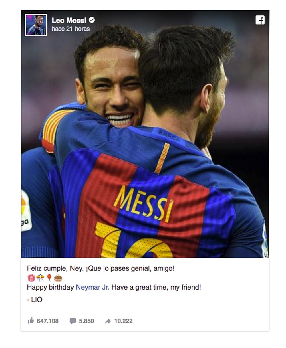 Messi escolheu esta fotografia de um abraço para parabenizar o companheiro. Facebook