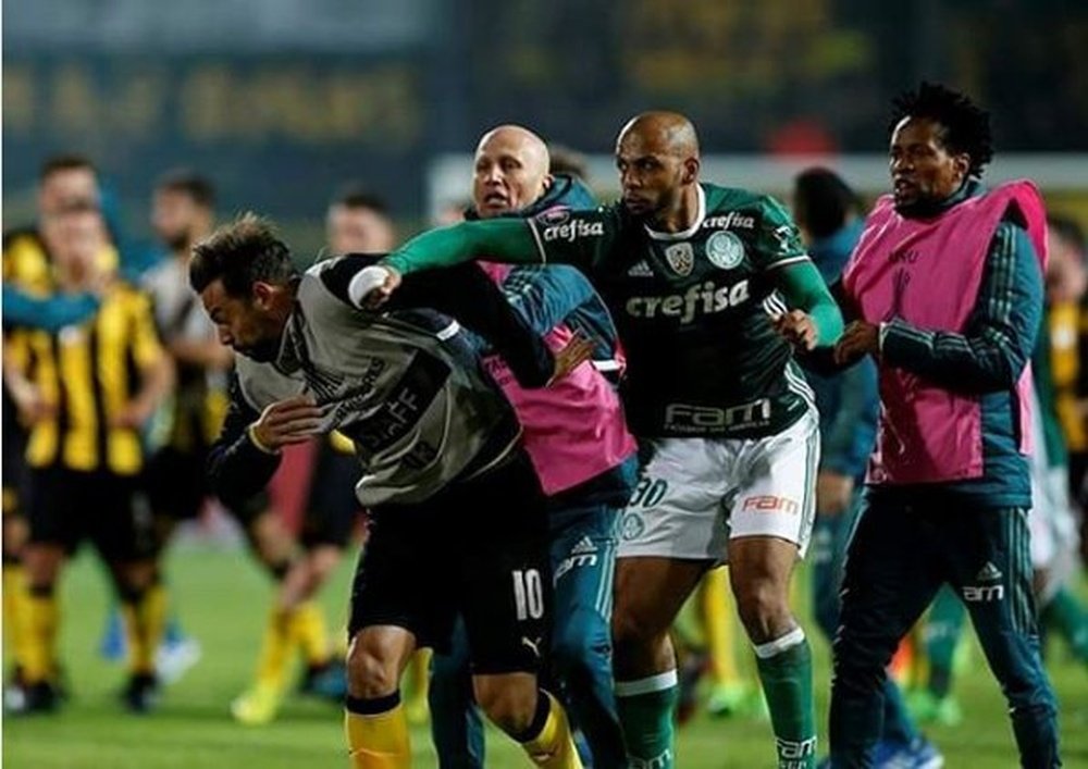 Houve uma briga generalizada depois do Peñarol-Palmeiras. ESPN