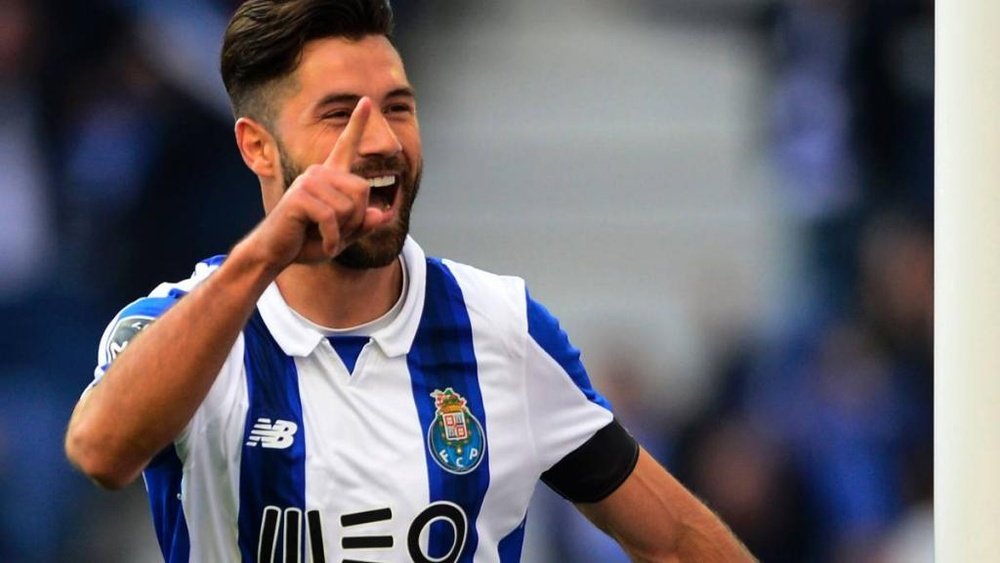 Les 'Colchoneros' s'intéressent au joueur de Porto. AFP
