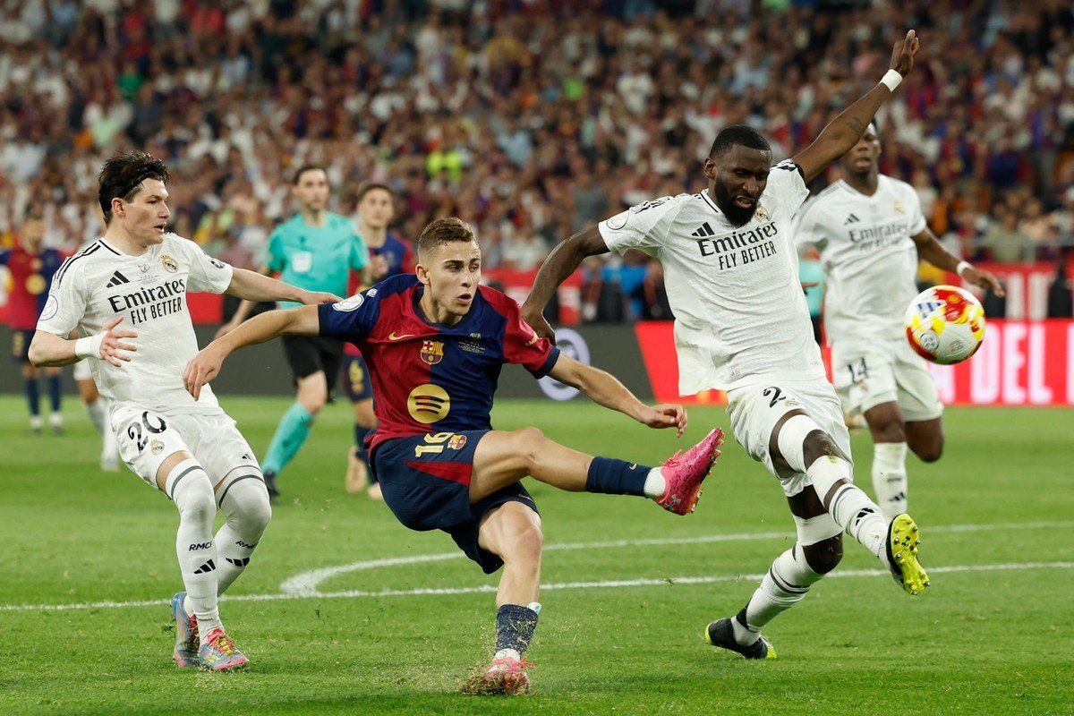 Antonio Rüdiger rischia una squalifica da 4 a 12 giornate per aver lanciato un oggetto verso l'arbitro nella finale di Copa del Rey. Il difensore potrebbe saltare il resto della stagione.