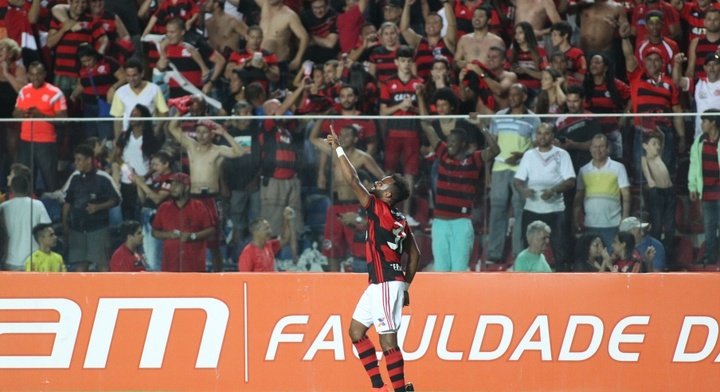 Fernandinho da la victoria a Flamengo sobre la bocina