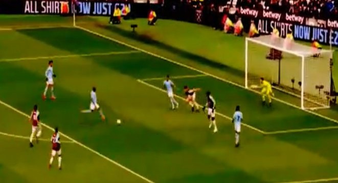 Fernandinho killed off the tie with a placed shot. Captura