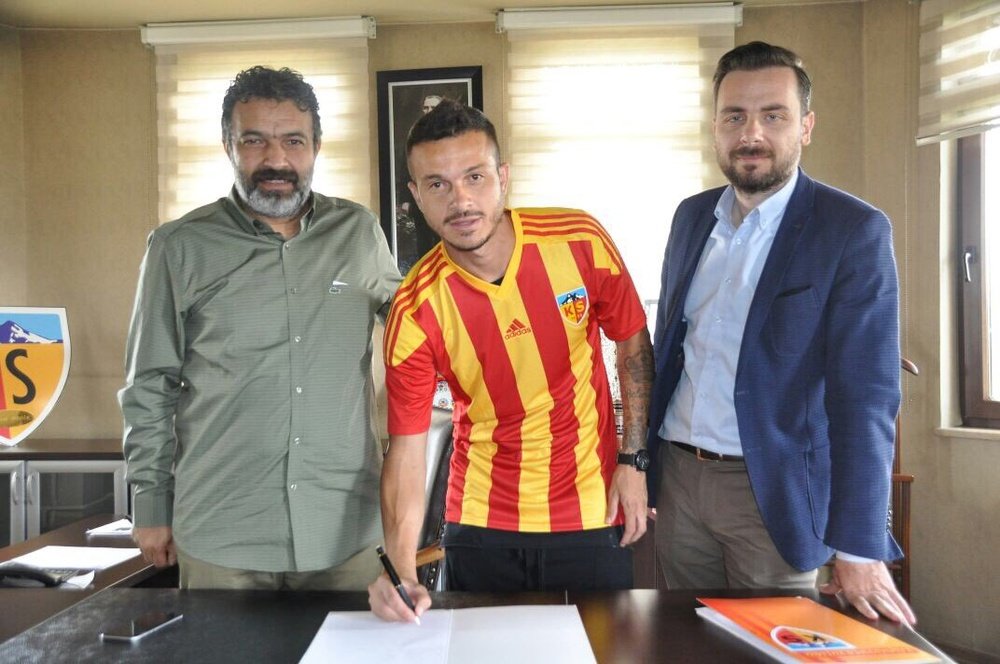 El brasileño firmó contrato con la entidad turca. KayserisporFK