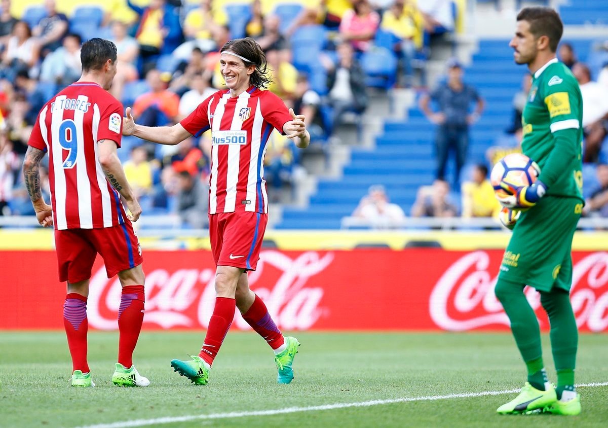 Fernando Torres célébrant son but contre Las Palmas avec Filipe Luis. ClubAtléticodeMadrid