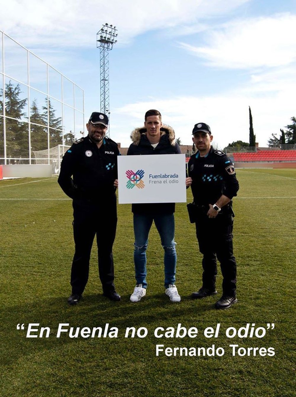 Fernando Torres, junto a la Policía de Fuenlabrada. PolicíaLocaldeFuenlabrada