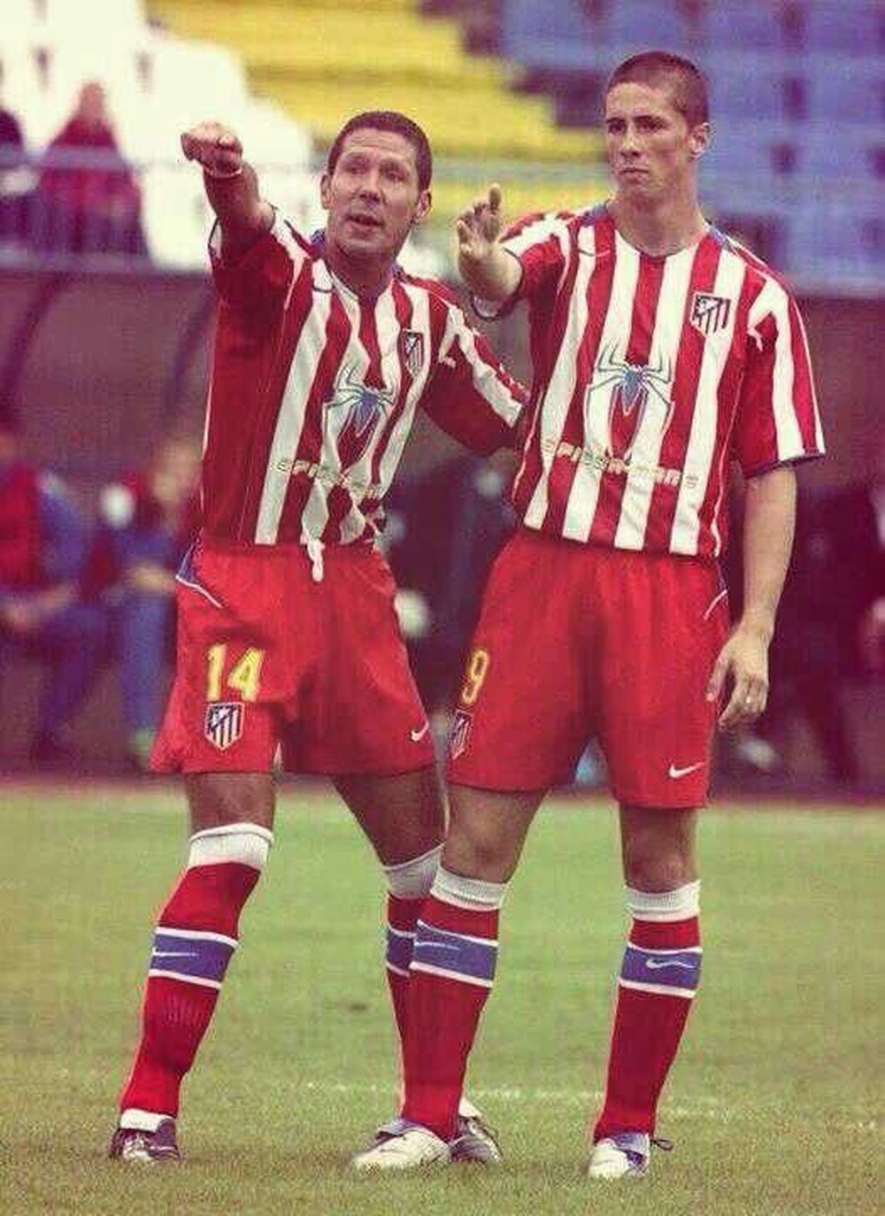 Fernando Torres and Diego Simeone (d), durante un entrenamiento. EFE/Archivo