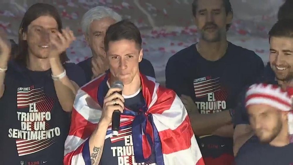 Torres tearfully addressed the fans. Screenshot