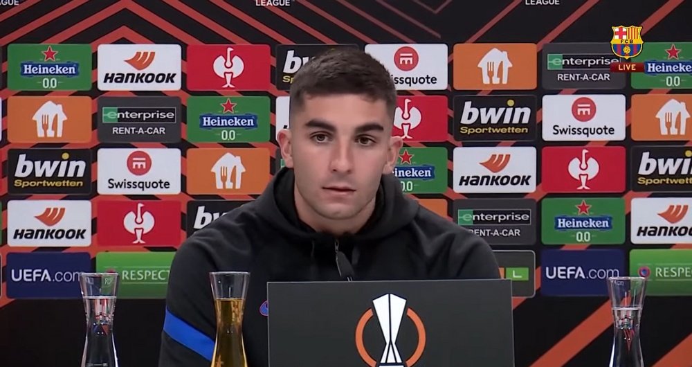 Ferran Torres in conferenza. BarçaTV