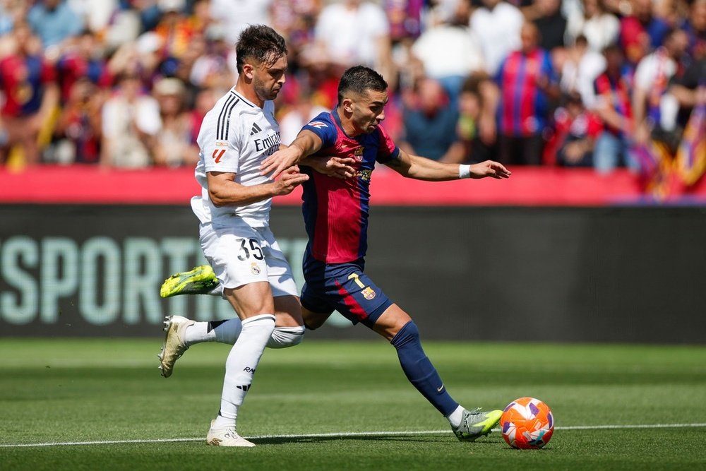 Xabi Alonso has only three natural centre-backs at his disposal. EFE