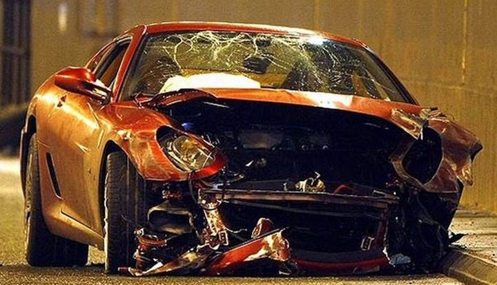 5 footballers who have crashed their Ferraris