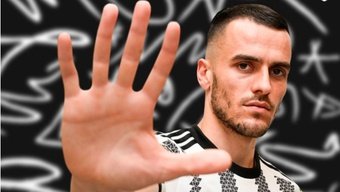 Kostic will be a 'Bianconeri' until 2025. Twitter/JuventusFC