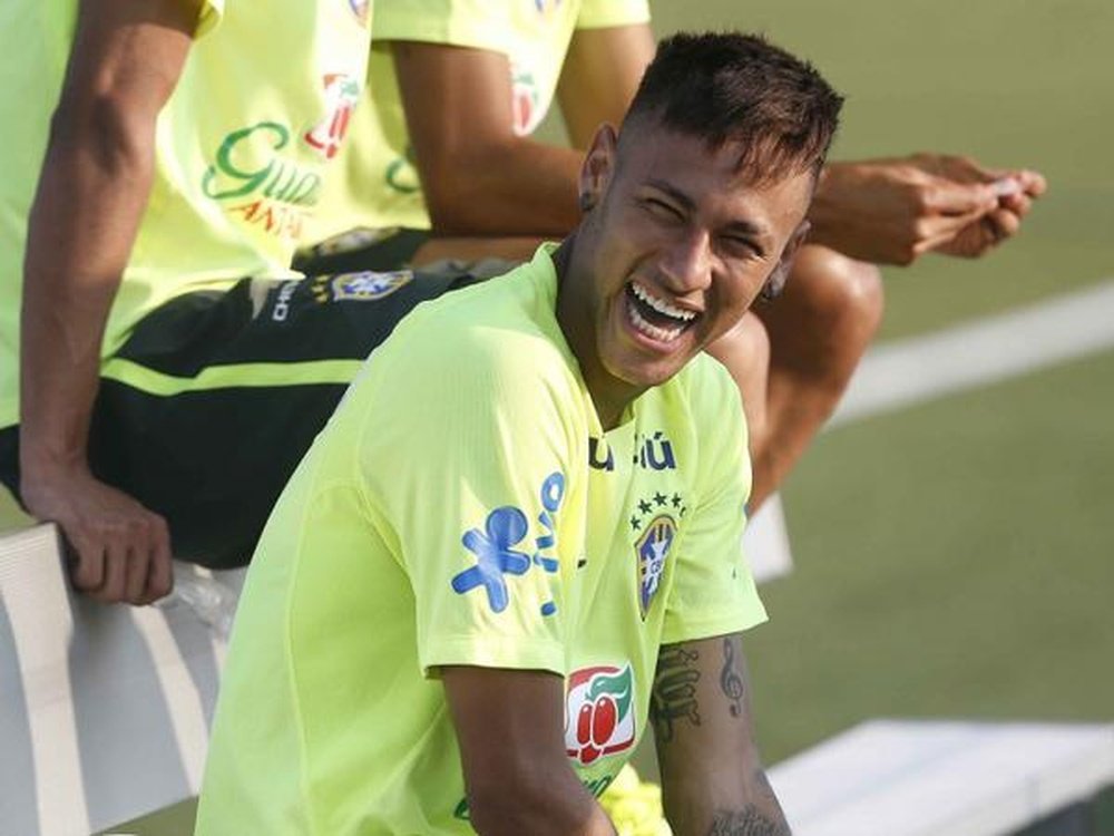 First pictures from their training, Neymar recently returns from illness. Twitter