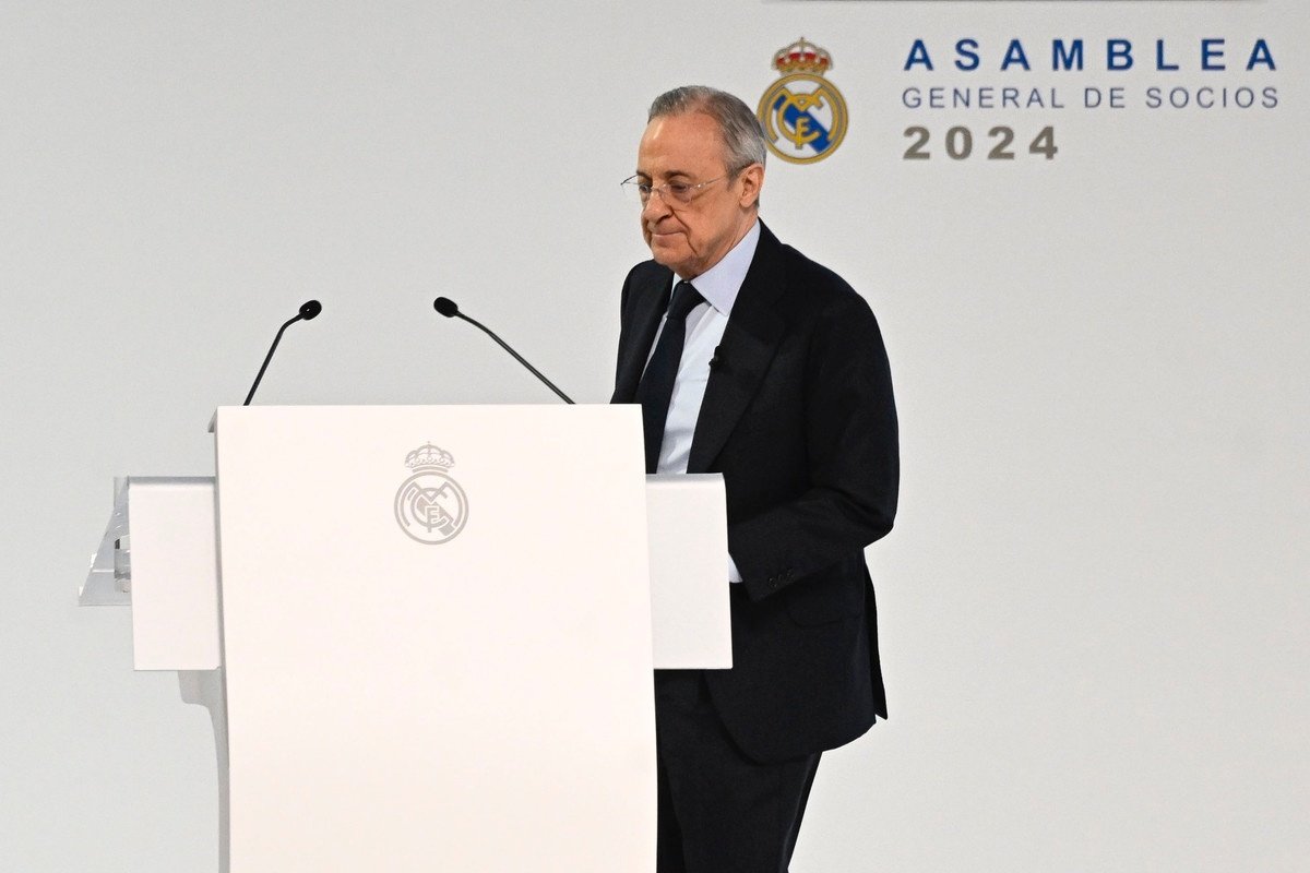 Florentino Perez presented the documentary about the new Santiago Bernabeu. EFE